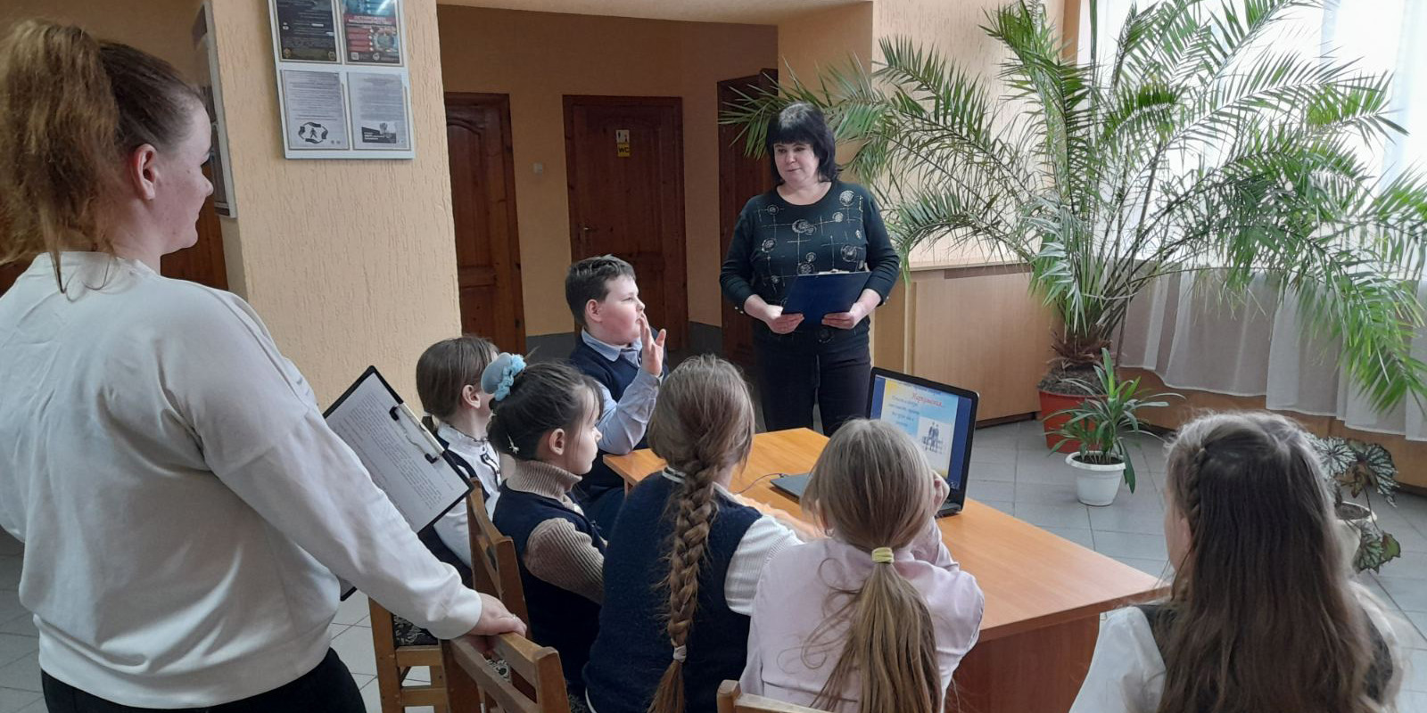 Информационный час «Наркотики и закон» в рамках областной антинаркотической акции «Вместе» прошел в филиале «Ботвиновский сельский дом культуры»